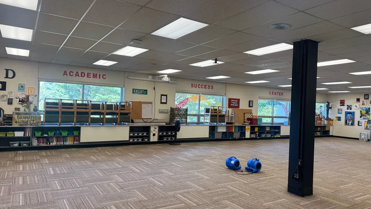 Classroom with tile and carpet flooring